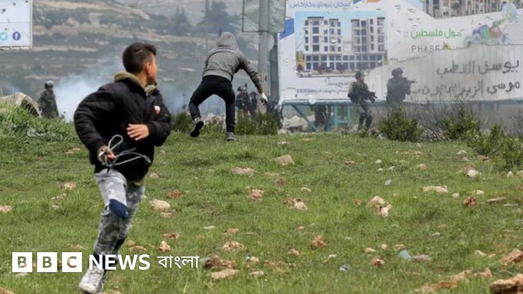 külotsiz paypoq kiygan odam