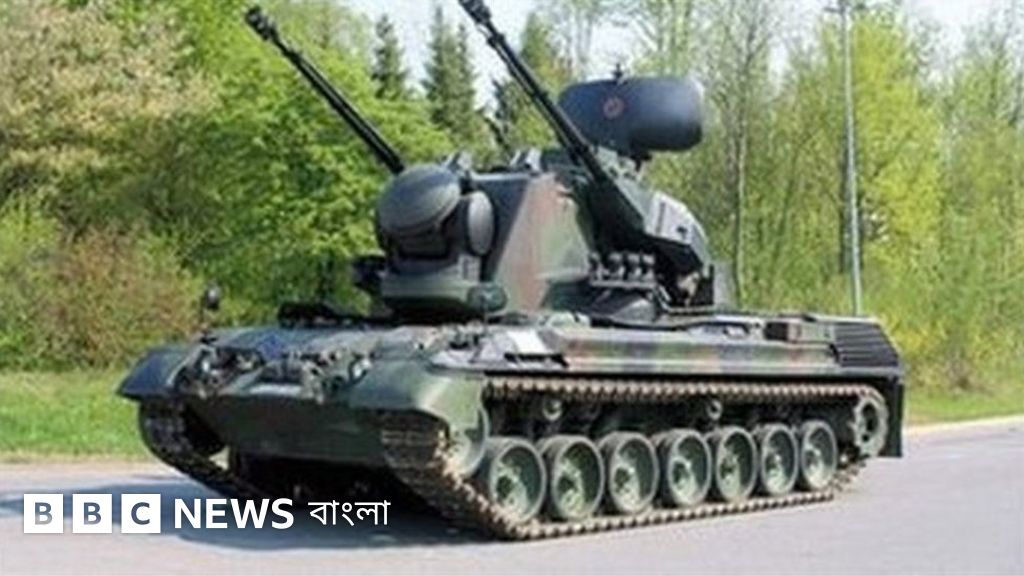 Tili bilan kokrak uchlarini silab kordi