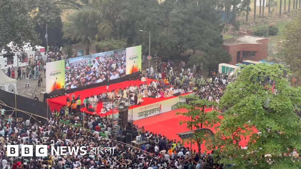 Erimni dildo bilan sikish