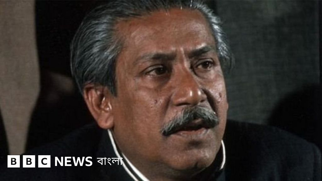 Paypoq kiygan yalangoch qizning fotosurati