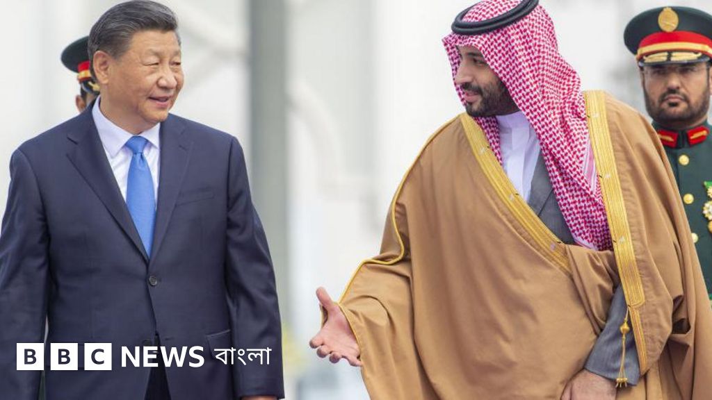 Porno odamning uy bekasi bor Rus seks yigiti savdo markazida mini yubka kiygan qiz bilan uchrashdi