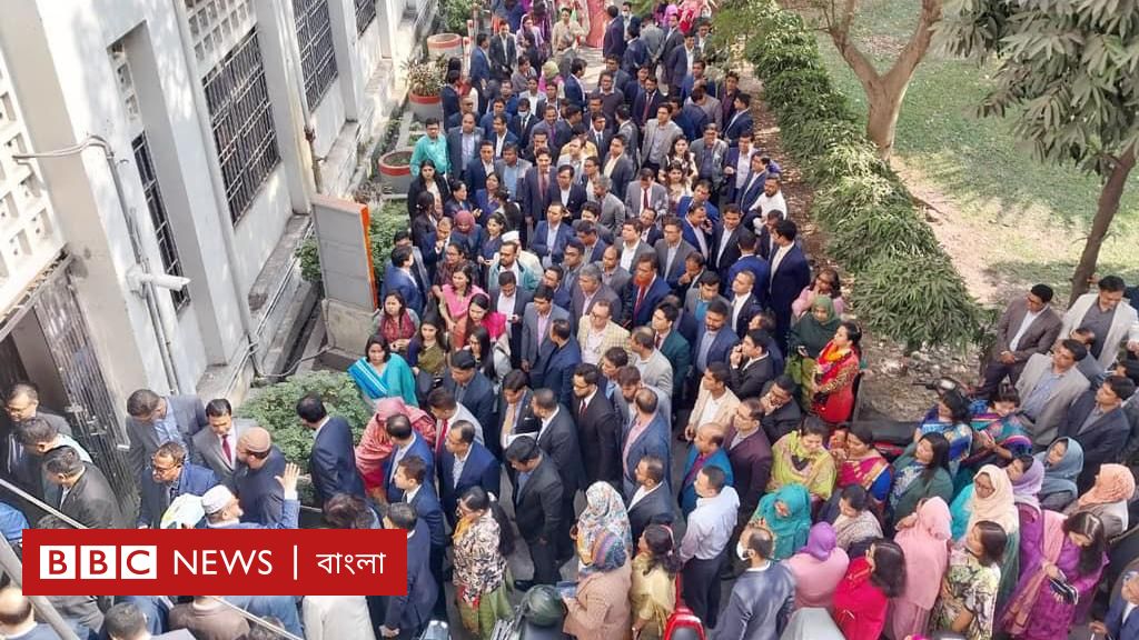 কমিশনের সুপারিশ ঘিরে প্রশাসন ও অন্য ক্যাডারদের মধ্যে দ্বন্দ্ব বাড়ছে