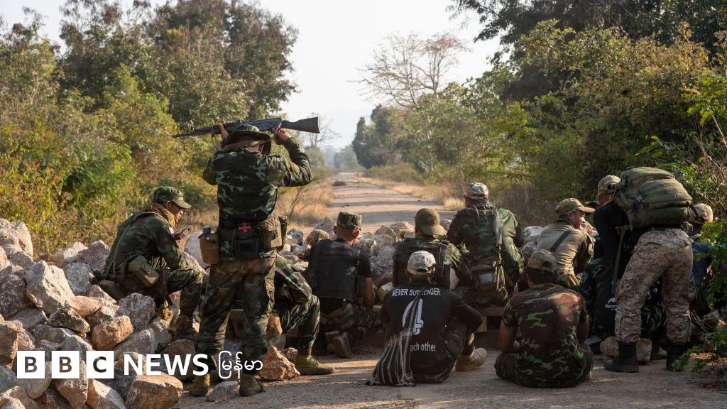 ဧပြီ ၂၆ ရက် နိုင်ငံတဝန်းသတင်းများ အနှစ်ချုပ်- ဝေါလေဗျူဟာကုန်း မကျဖို့ စစ်တပ်က လေကြောင်းအားပြု အသုံးပြုနေ
