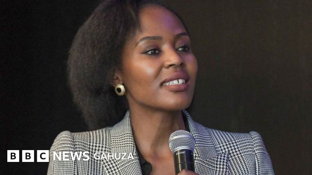 South Africa Ramaphosa yirukanye umuhanuzi wiwe Thabi Leoka ku mvo ko