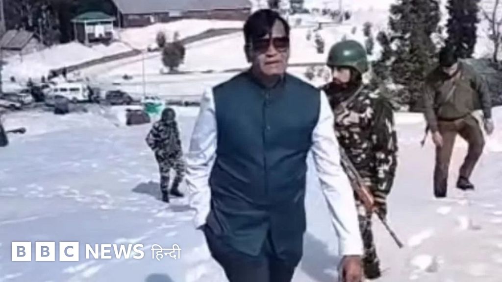 कश्मीर में ख़ुद को पीएमओ का अधिकारी बताकर दौरा करने वाला शख़्स गिरफ़्तार