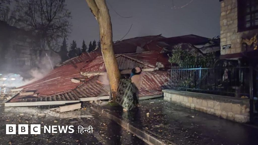 तुर्की ने शक्तिशाली भूकंप के बाद लगाया आपातकाल, शॉपिंग मॉल ढहा
