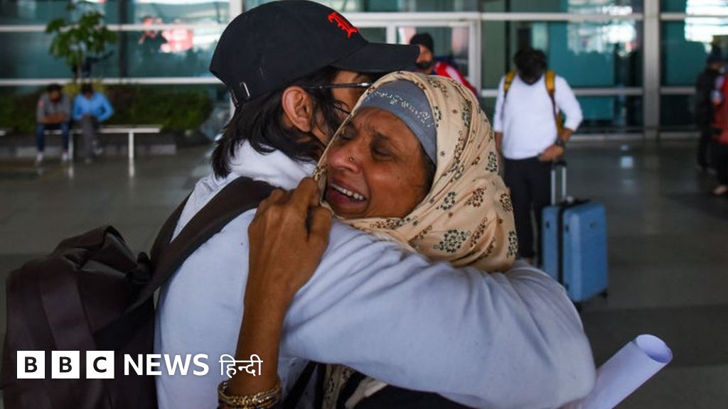 यूक्रेन में फँसे भारतीय छात्रों को निकालना क्यों है बड़ी चुनौती?