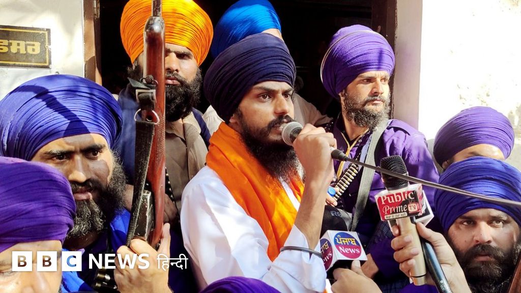 अमृतपाल सिंह के घर पहुंची पंजाब पुलिस, अब तक जो कुछ मालूम है