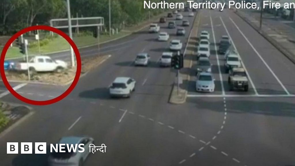 ट्रैफिक में बेकाबू कार, महिला-बच्चा सवार, फिर हुआ चमत्कार