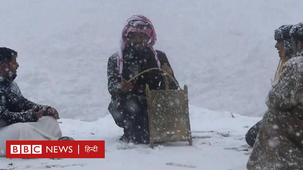 सऊदी अरब में साल के पहले दिन जमकर बर्फ़बारी