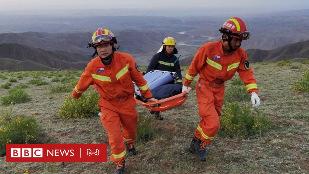 चीन की जानलेवा रेस में मरने वाले शीर्ष धावकों पर शोक मनाते लोग