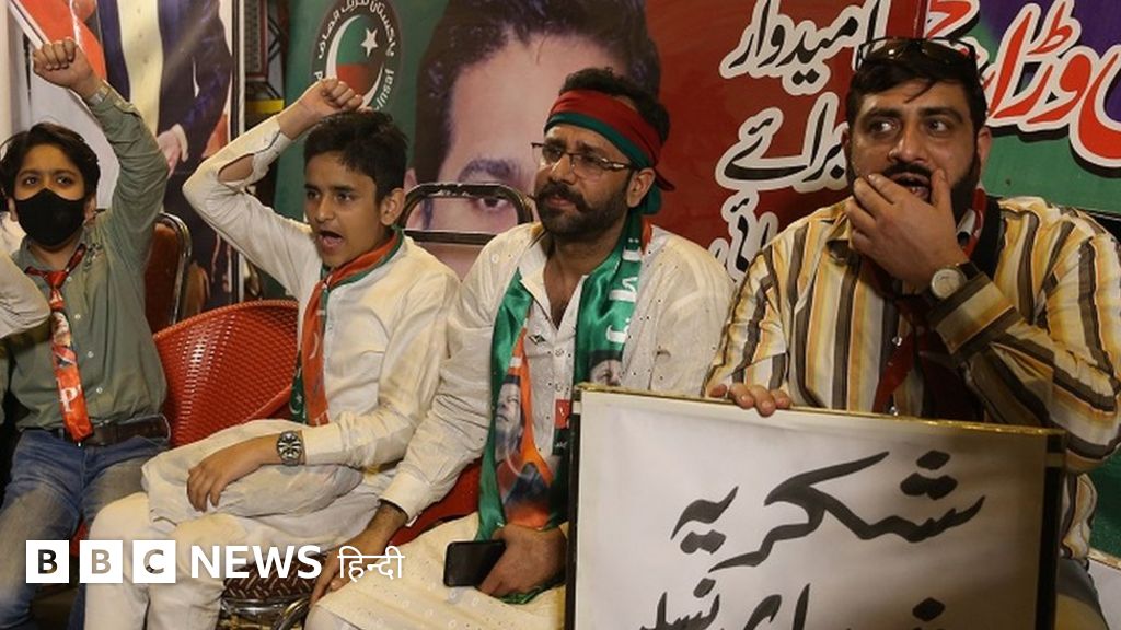 पाकिस्तान: इमरान ख़ान को गिरफ़्तार करने पहुंची पुलिस, कार्यकर्ताओं ने की पत्थरबाज़ी