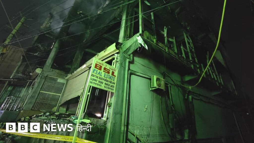 मुंडका अग्निकांड: इमारत से निकलने का एक ही रास्ता, बिल्डिंग के पास फ़ायर एनओसी तक नहीं