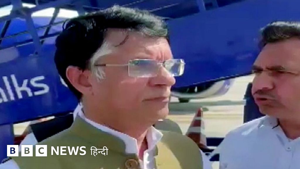 पवन खेड़ा दिल्ली एयरपोर्ट पर नाटकीय ढंग से गिरफ्तार, अब तक क्या क्या हुआ?