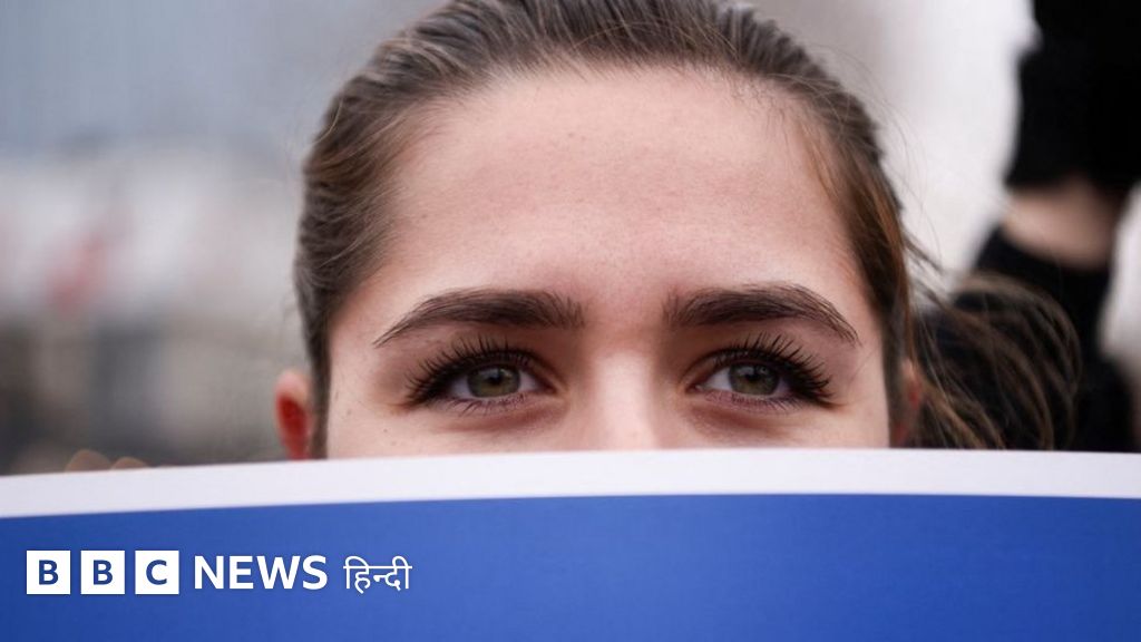 रूसी मिसाइलों के अलावा, एक और हमले से लड़ते यूक्रेनी युवा