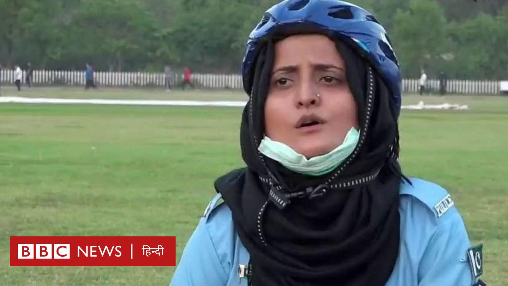पाकिस्तान में साइकिल पर पेट्रोलिंग करती महिला पुलिस