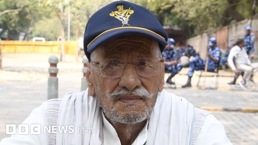 वन रैंक वन पेंशन: रिटायर्ड सैनिक फिर सड़क पर और पूर्व अफ़सरों पर भी उठा रहे सवाल