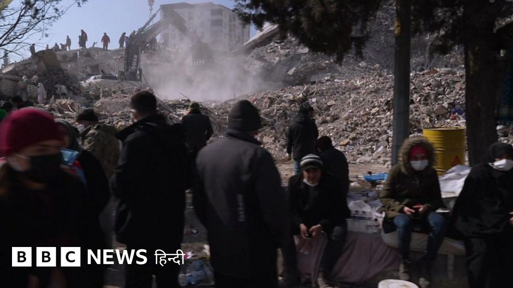 तुर्की: खुले आसमान के नीचे रात बिताने को मजबूर लोग