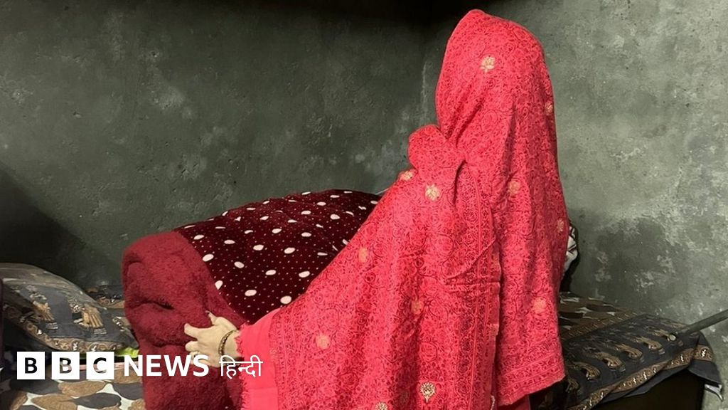 'मैं शीशे में अपना मुँह नहीं देखना चाहती, उनके शब्द मेरे कानों में गूँजते हैं'