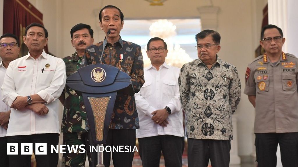 Prabowo bisa cegah ramalan kerusuhan Februari 2026 lewat Radical Break, Rocky Gerung singgung Jokowi