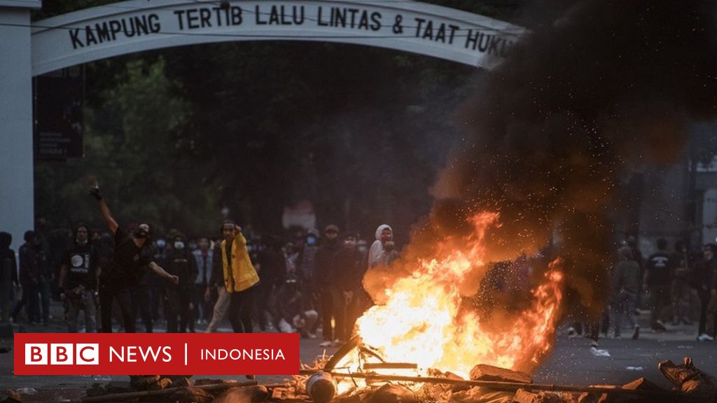 Omnibus Law: Demonstration against the ‘chaotic’ Job Creation Law in Bandung and Bandar Lampung, Jokowi’s administration held a special press conference, rejecting allegations of the Job Creation Law ‘prioritizing big businessmen’