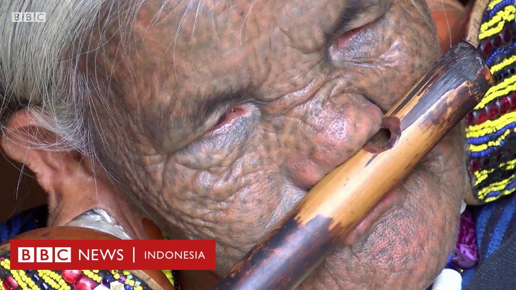 Tato wajah lambang kecantikan perempuan Myanmar yang 