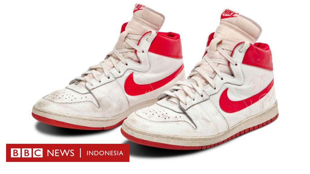 Sepatu basket hotsell nike warna merah