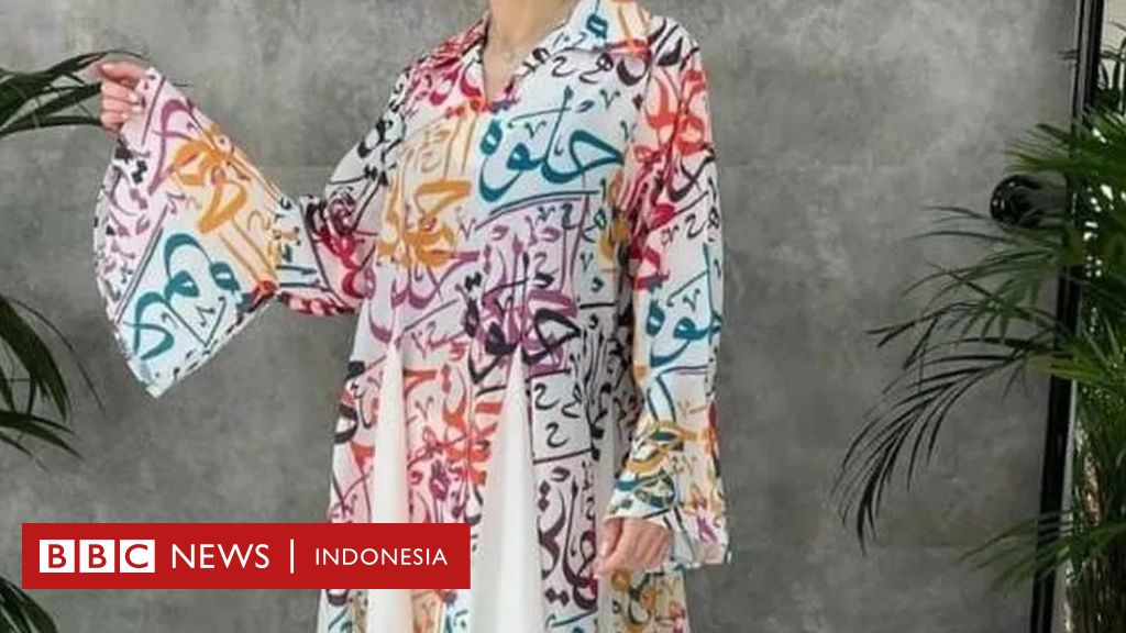 Perempuan Pakistan Dengan Gaun Berhias Kaligrafi Arab Nyaris Dihakimi