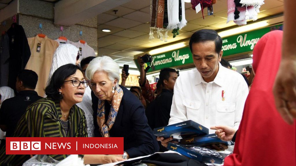 Direktur IMF blusukan dengan Jokowi beli baju koko dan 
