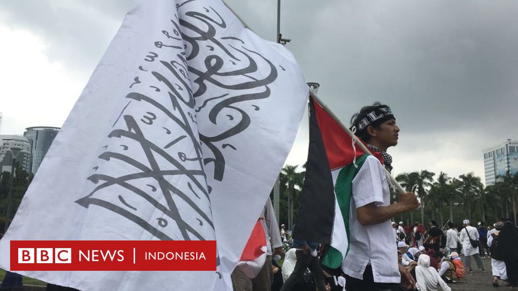 Massa Aksi Bela Palestina Padati Kawasan Monas, Ketua MUI Serukan ...