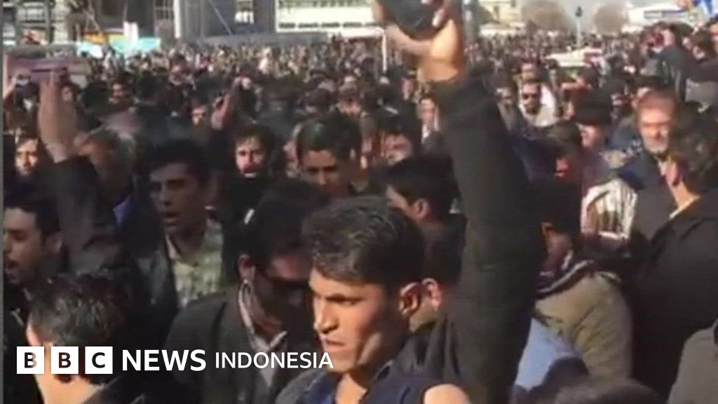 Iran diguncang amarah warganya, gelombang demo berujung pembakaran sejumlah masjid