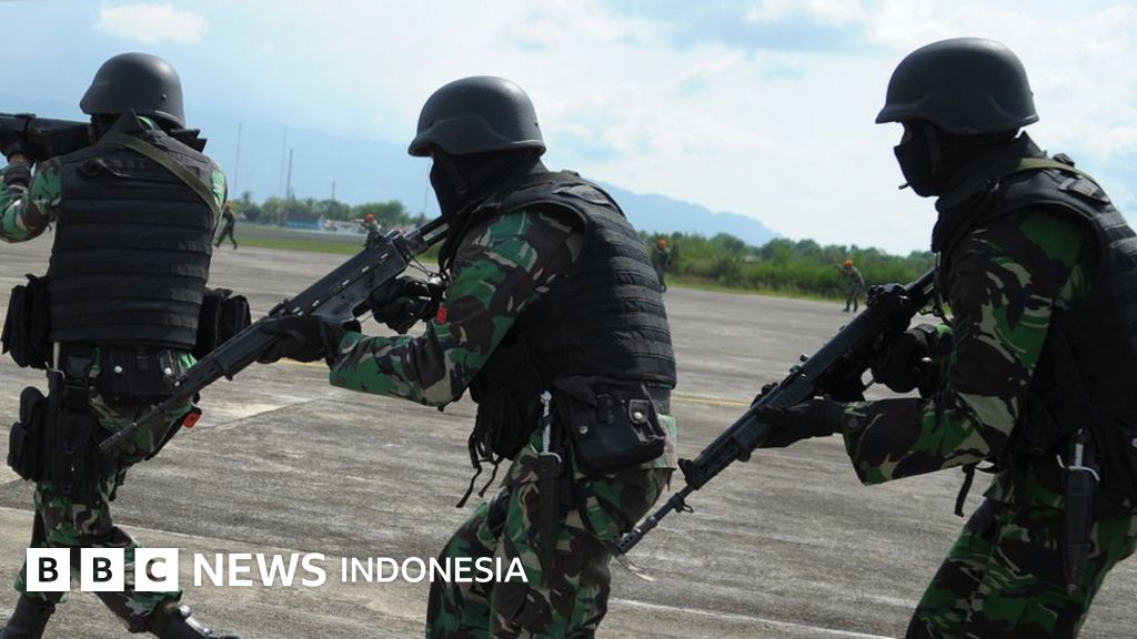 Terpisah Dari Rombongan Anggota Tni Tewas Ditembak Di Papua Bbc News