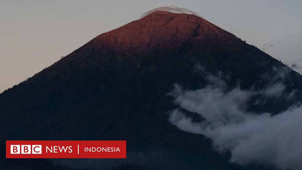 Siaga Gunung Agung Warga Yang Menolak Mengungsi Dan Yang Tak Perlu