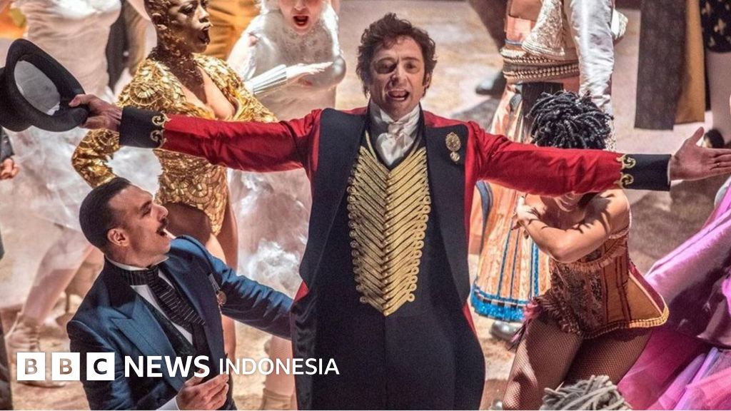 Yashirin kamera qanday qilib massaj qilib, keyin sikishini korsatmoqda