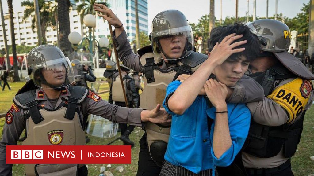 Demonstrasi: Kesaksian Keluarga Demonstran Kawal Putusan MK Dan Tolak ...