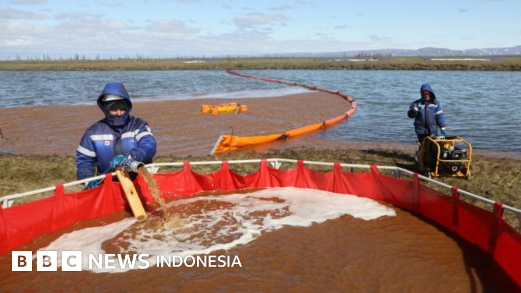 Serangan Rusia Hancurkan Pelabuhan Pivdenny, Tumpahan Minyak Mengotori Pantai Odesa