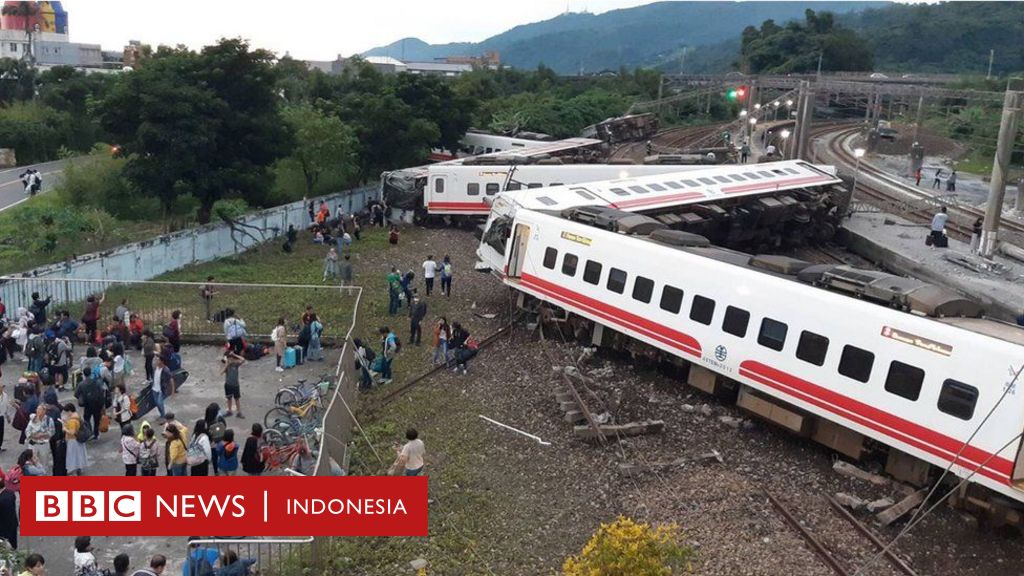 Kereta Cepat Tergelincir Di Taiwan Lima Gerbong Terbalik Bbc News