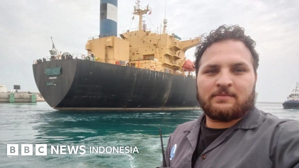 Selat Hormuz: Kisah ABK terapung 24 jam di laut setelah rudal menghantam kapal