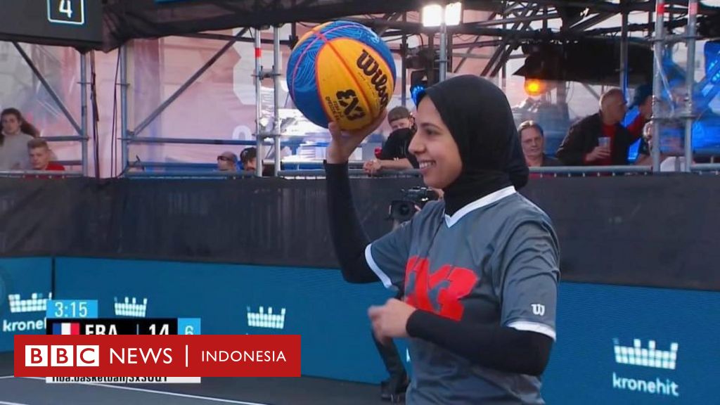 Tokyo 2020 Olympics The Story Of The First Hijab Referee In Olympic Basketball History Sportsbeezer