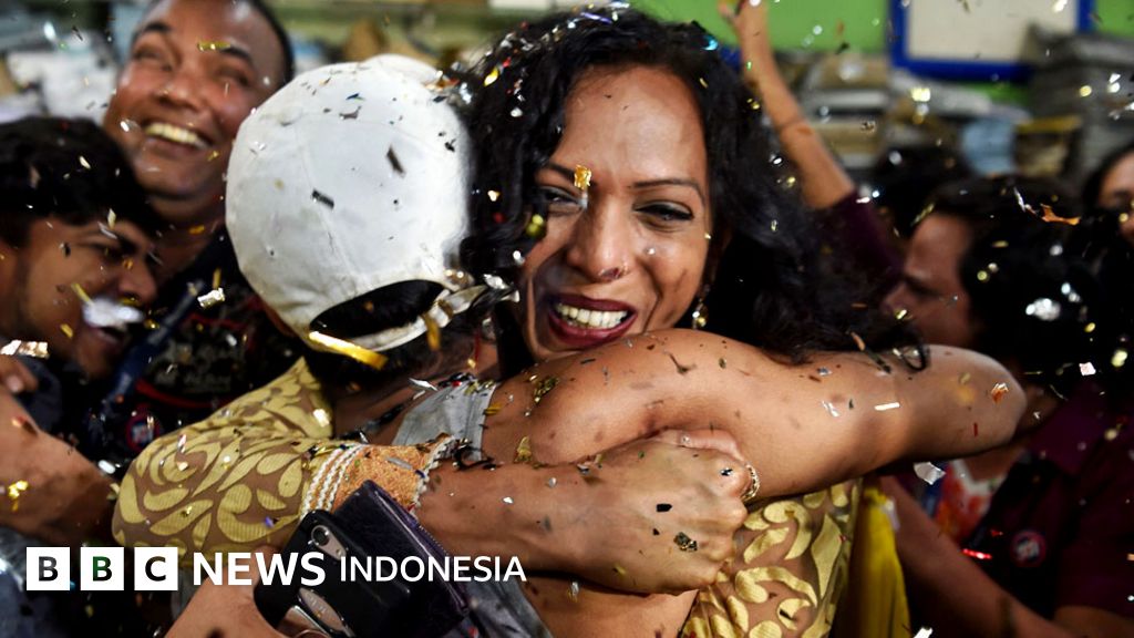 Yalangoch Olya Fadeeva Kattalar uchun Skype saytida virtual jinsiy aloqa