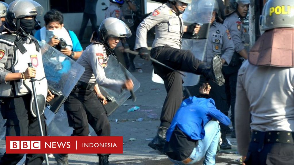 Demo mahasiswa  Hukum polisi yang  terbukti melakukan 