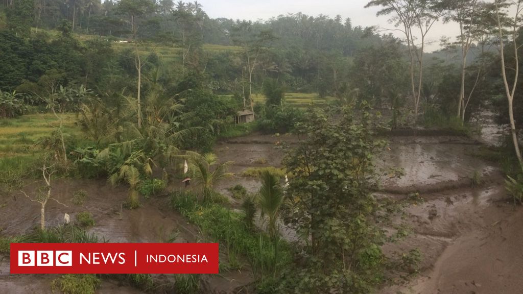 Banjir lahar dingin mulai melanda sejumlah desa di 