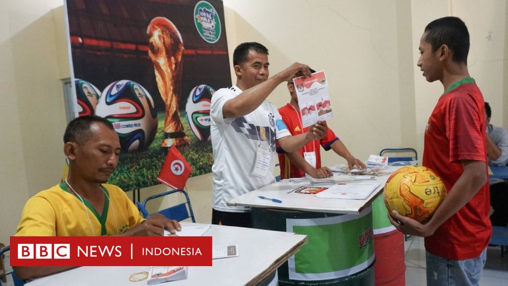 Pilkada Serentak 2018 Piala Dunia 2018 bersilangan Dekorasi TPS