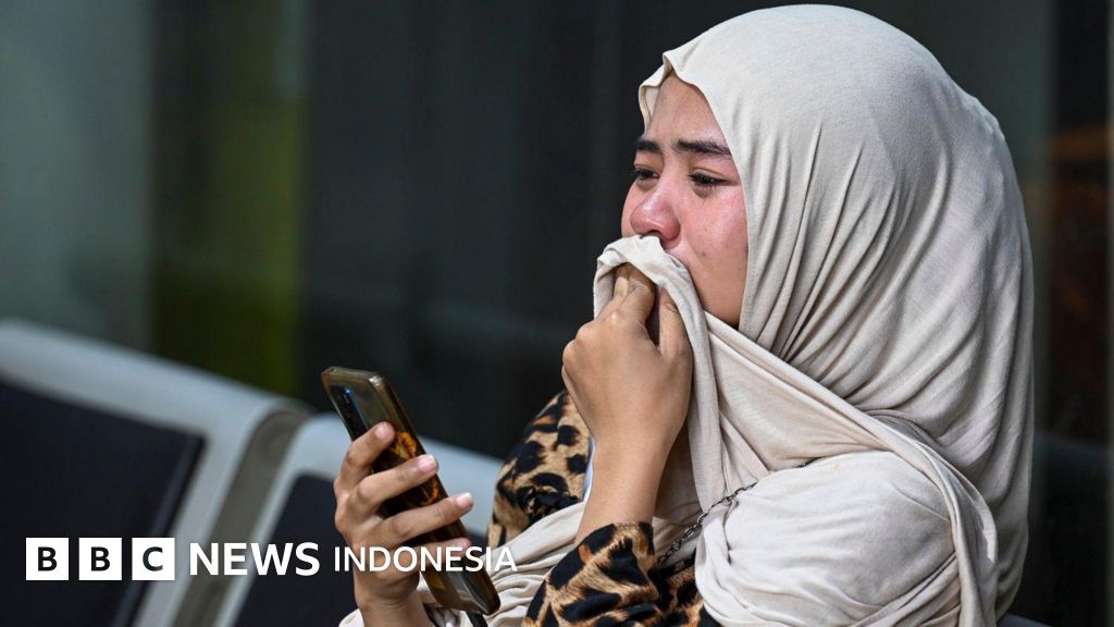 'Saya pikir saya meninggal' – Apa penyebab kecelakaan kereta api di Bekasi Timur, dan bagaimana agar tragedi tidak terulang?