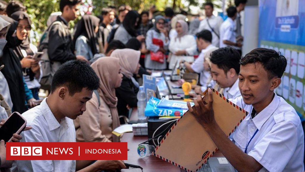 'Kalau milih-milih kerja, bisa enggak makan' – Susah cari kerja, lulusan sarjana mengadu nasib jadi pembantu, sopir, dan pramukantor