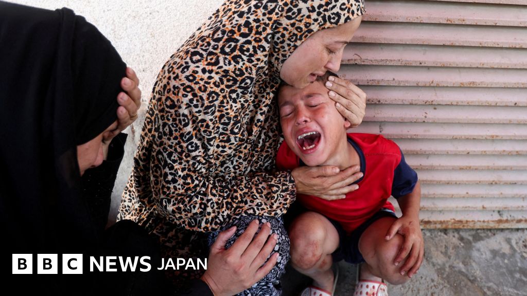 BBC.comのニュース記事「ガザで栄養補助食品を求め並んでいた子どもら、イスラエル軍の空爆で死亡 病院が発表」の画像