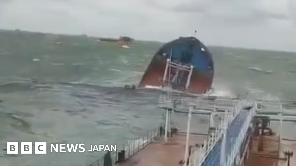 ロシア籍タンカー2隻がケルチ海峡で難破、原油流出 少なくとも1人死亡