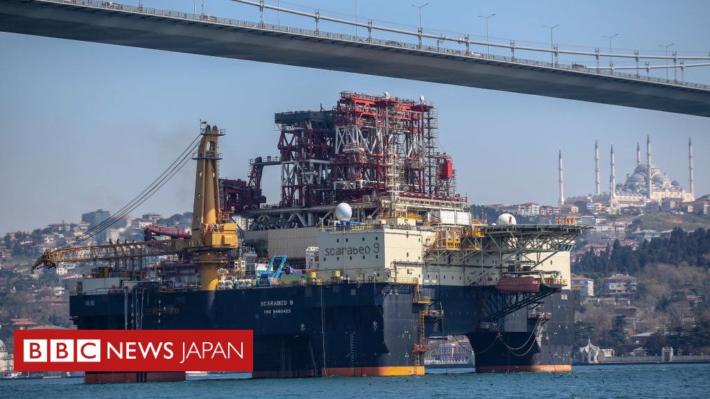 原油価格、21年ぶりの最安値 新型ウイルスで需要減 - BBCニュース