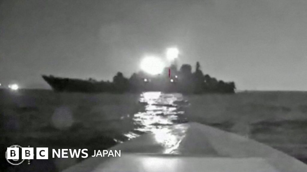 ウクライナ、水上ドローンでロシア艦を攻撃と 黒海主要港で - BBCニュース