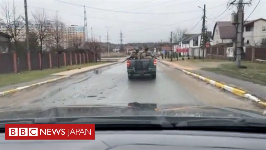 【検証】　路上の遺体が「動いた」と親ロシア派は言うが……実際には雨粒か泥か - BBCニュース